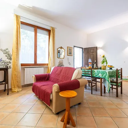 Essentia Fit Domus *