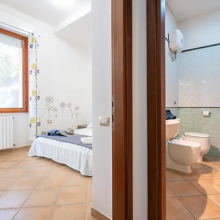 Essentia Fit Domus *